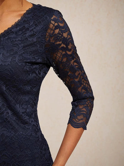 Feminine V-Neck Stretch Lace Top with Scalloped Hem